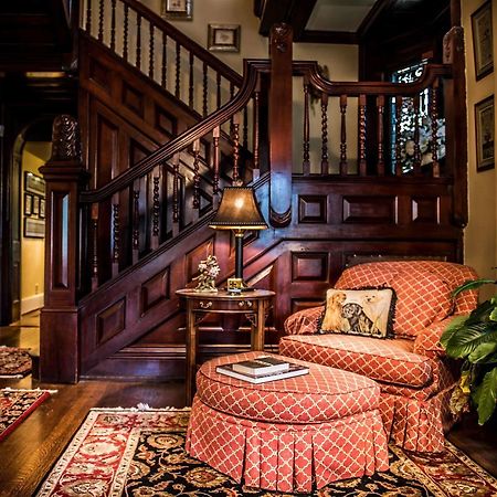 Inn At St James Court Луисвилл Экстерьер фото